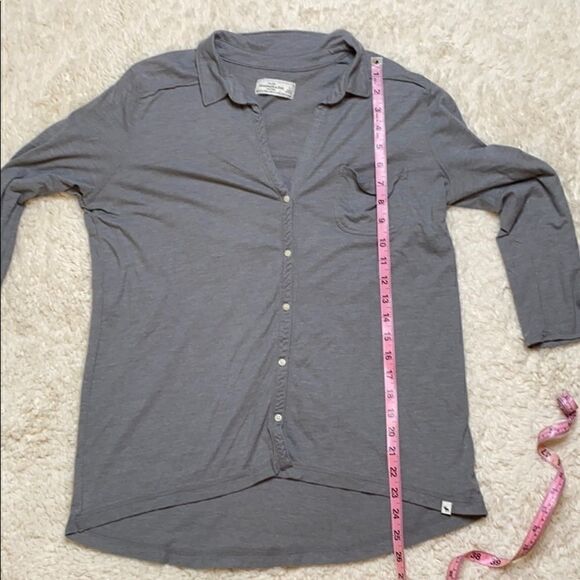 Abercrombie and Fitch Gray collared button down - Picture 13 of 16